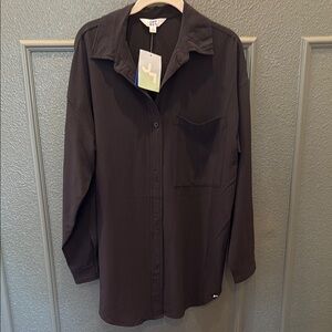 NWT active wear button down, long enough for leggings